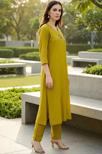 Women Regular Liva Kurta with Trousers