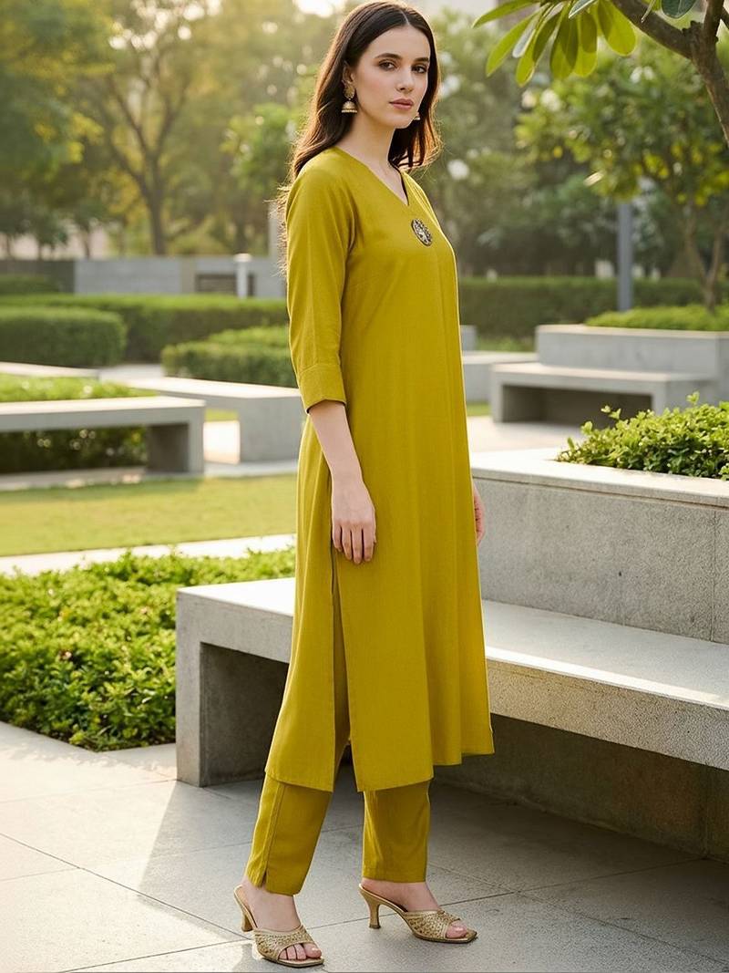 Women Regular Liva Kurta with Trousers