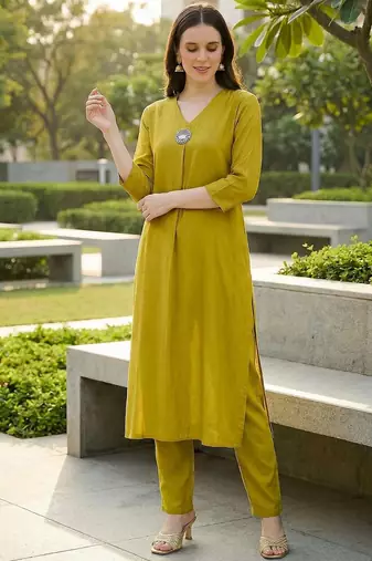 Women Regular Liva Kurta with Trousers