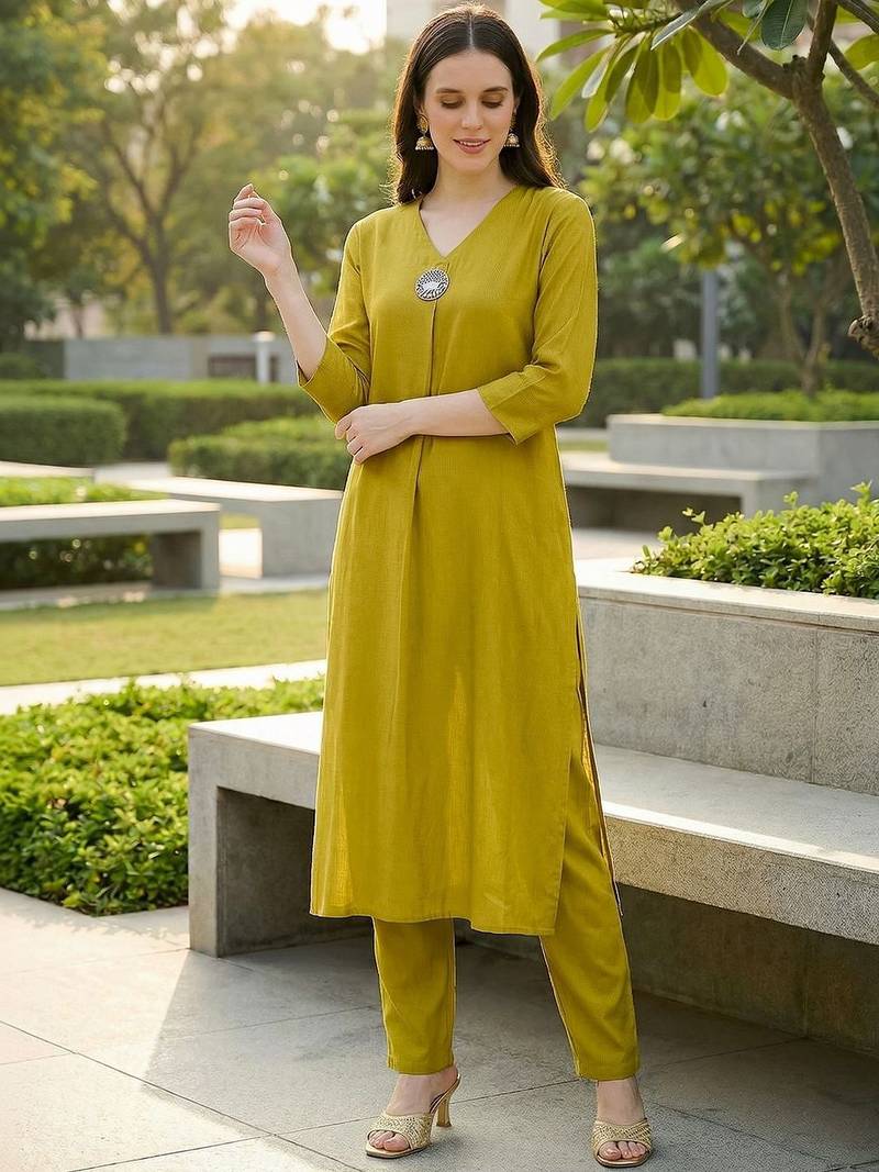 Women Regular Liva Kurta with Trousers