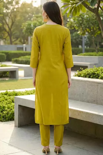 Women Regular Liva Kurta with Trousers