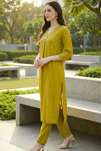 Women Regular Liva Kurta with Trousers