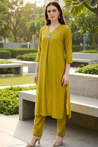 Women Regular Liva Kurta with Trousers