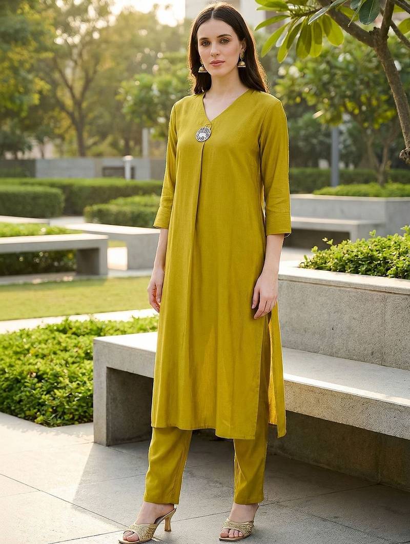 Women Regular Liva Kurta with Trousers