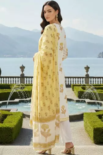 Women Floral Printed Regular Pure Cotton Kurta with Trousers & With Dupatta