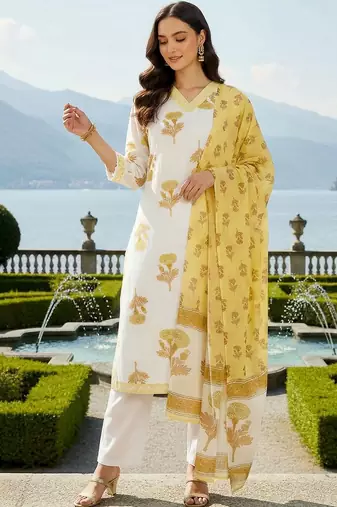 Women Floral Printed Regular Pure Cotton Kurta with Trousers & With Dupatta
