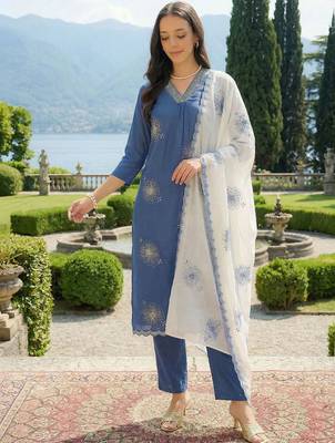 Women Floral Embroidered Regular Thread Work Kurta with Trousers & With Dupatta 2