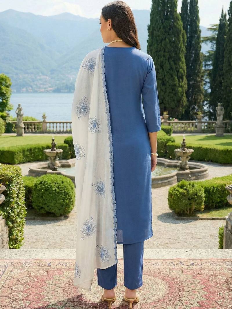 Women Floral Embroidered Regular Thread Work Kurta with Trousers & With Dupatta