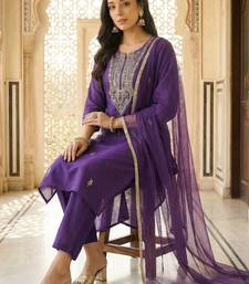 Women Ethnic Motifs Embroidered Regular Thread Work Kurta with Trousers & With Dupatta