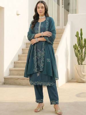 Women Floral Embroidered Regular Thread Work Kurta with Trousers & With Dupatta 6