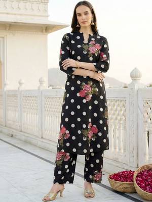 Women Floral Printed Regular Pure Cotton Kurta with Trousers 5