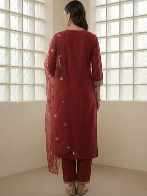 Women Ethnic Motifs Embroidered Regular Thread Work Kurta with Trousers & With Dupatta 3