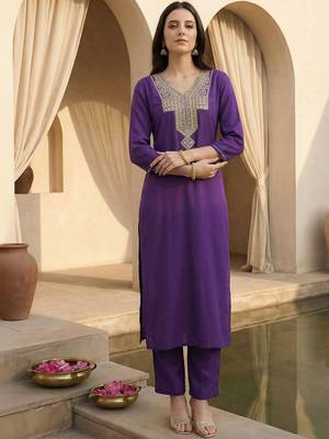 Women Ethnic Motifs Embroidered Regular Thread Work Kurta with Trousers 1