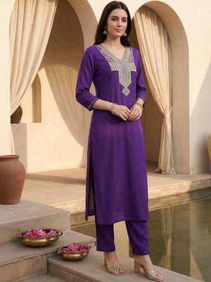 Women Ethnic Motifs Embroidered Regular Thread Work Kurta with Trousers 2