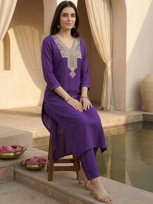 Women Ethnic Motifs Embroidered Regular Thread Work Kurta with Trousers 4