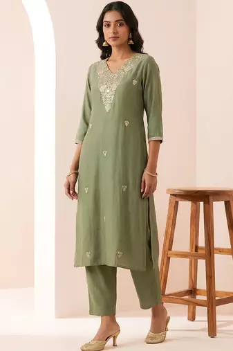 Women Ethnic Motifs Embroidered Regular Thread Work Kurta with Trousers