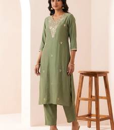 Women Ethnic Motifs Embroidered Regular Thread Work Kurta with Trousers