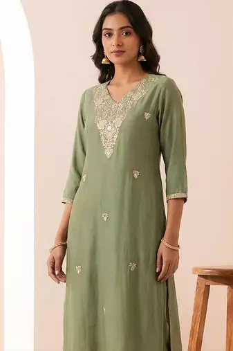 Women Ethnic Motifs Embroidered Regular Thread Work Kurta with Trousers