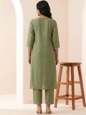 Women Ethnic Motifs Embroidered Regular Thread Work Kurta with Trousers 4