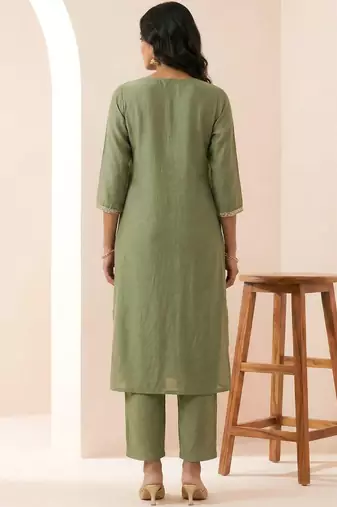 Women Ethnic Motifs Embroidered Regular Thread Work Kurta with Trousers