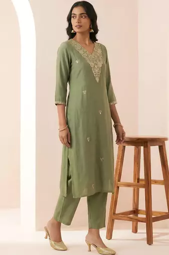 Women Ethnic Motifs Embroidered Regular Thread Work Kurta with Trousers