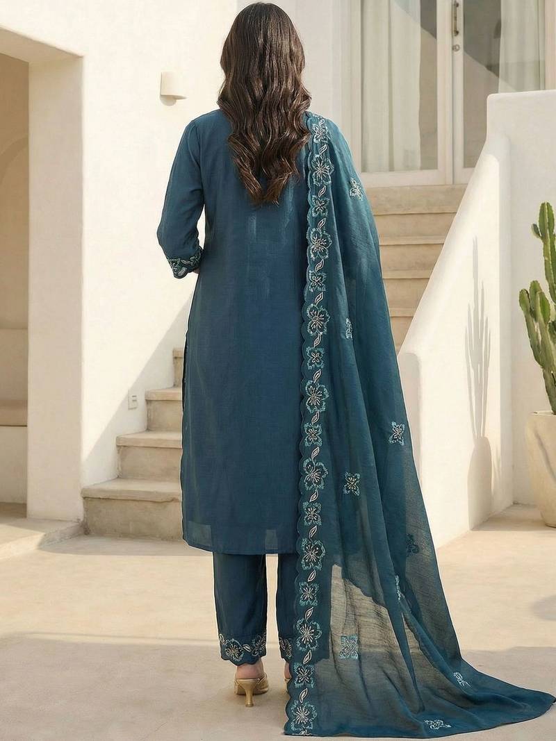 Women Floral Embroidered Regular Thread Work Kurta with Trousers & With Dupatta