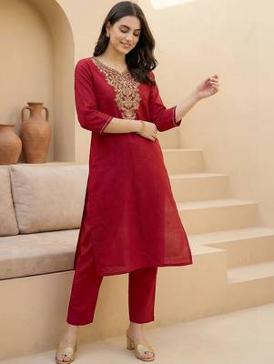 Women Ethnic Motifs Embroidered Regular Thread Work Kurta with Trousers 1