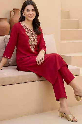 Women Ethnic Motifs Embroidered Regular Thread Work Kurta with Trousers