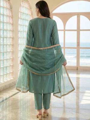 Women Ethnic Motifs Embroidered Regular Thread Work Kurta with Trousers & With Dupatta 3