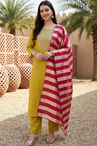 Women Embroidered Regular Thread Work Kurta with Trousers & With Dupatta