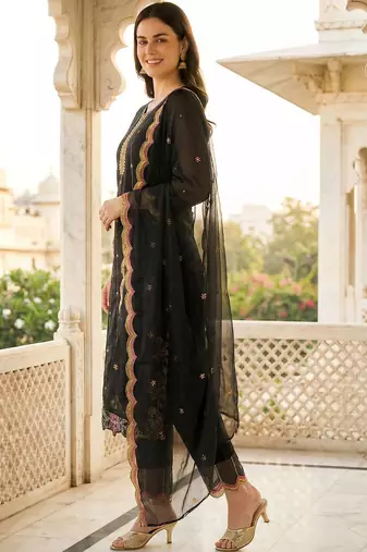 Women Ethnic Motifs Embroidered Regular Thread Work Kurta with Trousers & With Dupatta