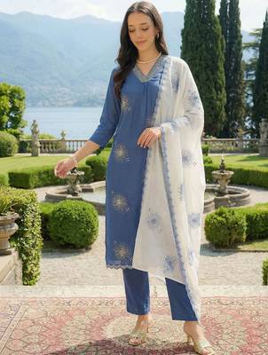 Women Floral Embroidered Regular Thread Work Kurta with Trousers & With Dupatta 1