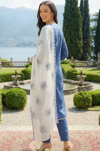 Women Floral Embroidered Regular Thread Work Kurta with Trousers & With Dupatta