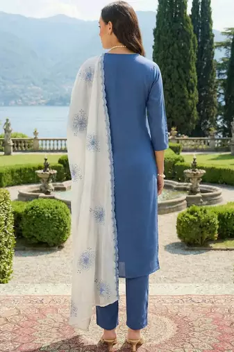 Women Floral Embroidered Regular Thread Work Kurta with Trousers & With Dupatta
