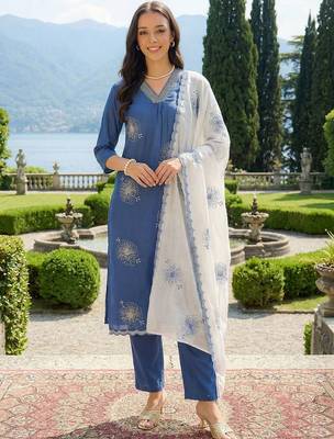 Women Floral Embroidered Regular Thread Work Kurta with Trousers & With Dupatta 5