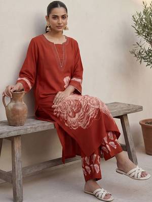Women Ethnic Motifs Printed Regular Kurta with Trousers 1