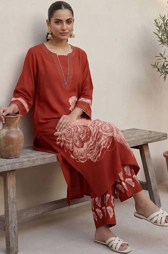 Women Ethnic Motifs Printed Regular Kurta with Trousers