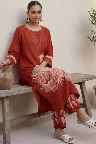 Women Ethnic Motifs Printed Regular Kurta with Trousers