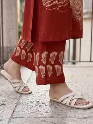 Women Ethnic Motifs Printed Regular Kurta with Trousers 4