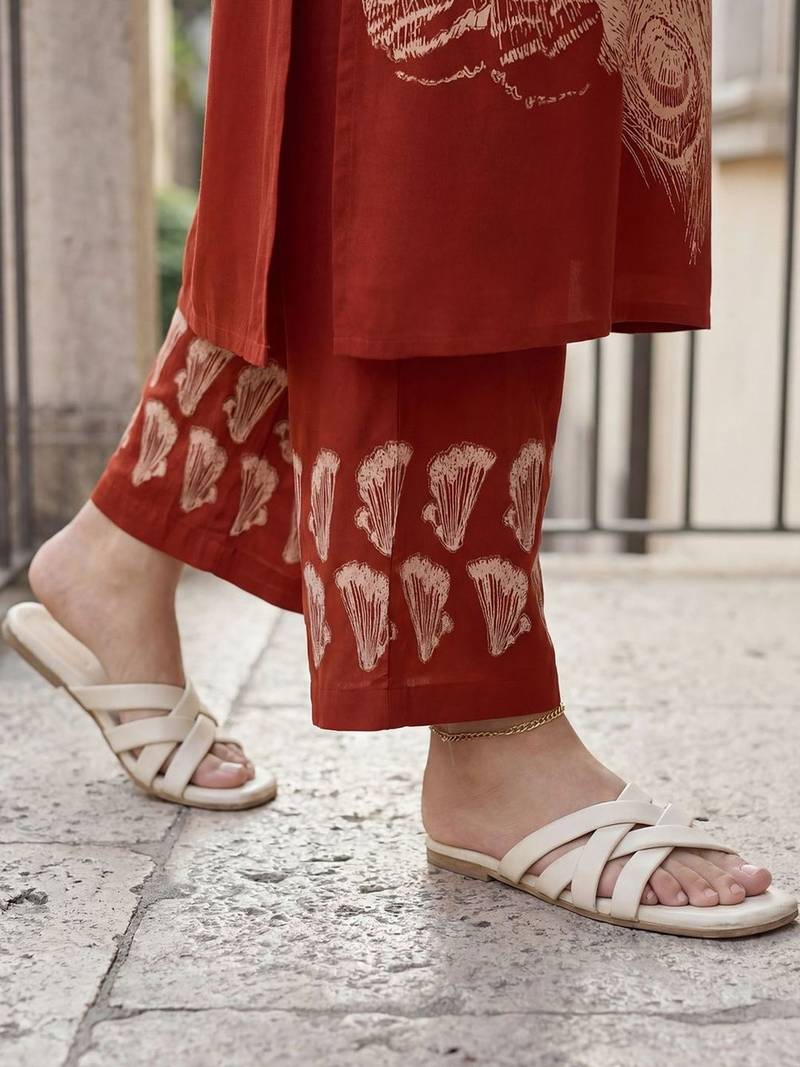 Women Ethnic Motifs Printed Regular Kurta with Trousers