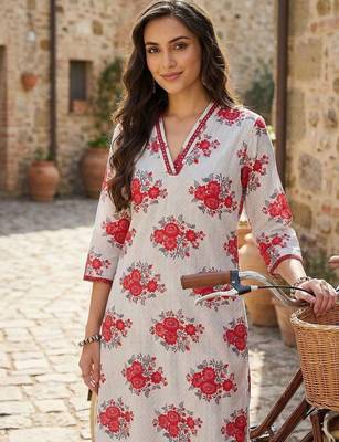 Women Floral Printed Regular Pure Cotton Kurta with Trousers 5