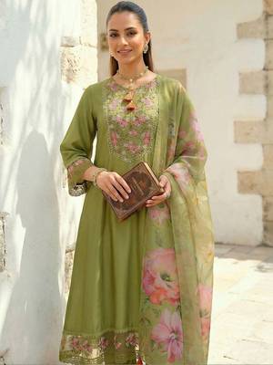 Women Floral Embroidered Regular Thread Work Liva Kurta with Trousers & With Dupatta 1