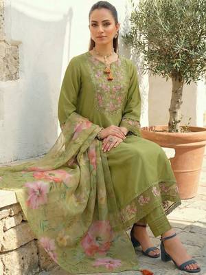 Women Floral Embroidered Regular Thread Work Liva Kurta with Trousers & With Dupatta 2