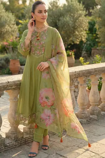 Women Floral Embroidered Regular Thread Work Liva Kurta with Trousers & With Dupatta