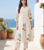 Women Floral Printed Pleated Pure Cotton Kurta with Trousers
