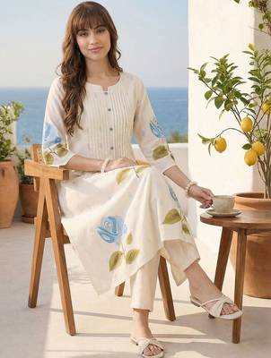Women Floral Printed Pleated Pure Cotton Kurta with Trousers 2
