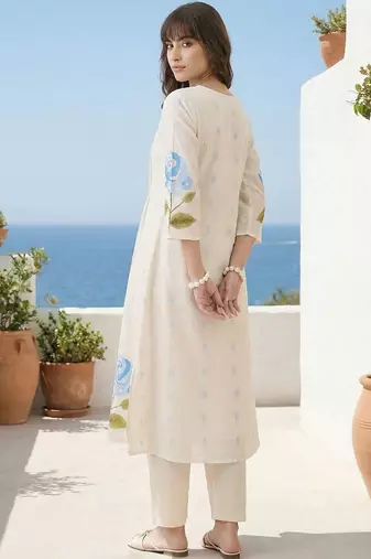 Women Floral Printed Pleated Pure Cotton Kurta with Trousers