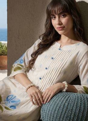 Women Floral Printed Pleated Pure Cotton Kurta with Trousers 4