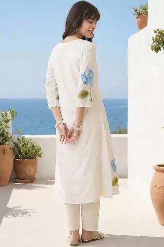 Women Floral Printed Pleated Pure Cotton Kurta with Trousers
