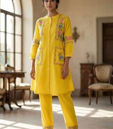 Women Floral Embroidered Regular Thread Work Kurta with Trousers
